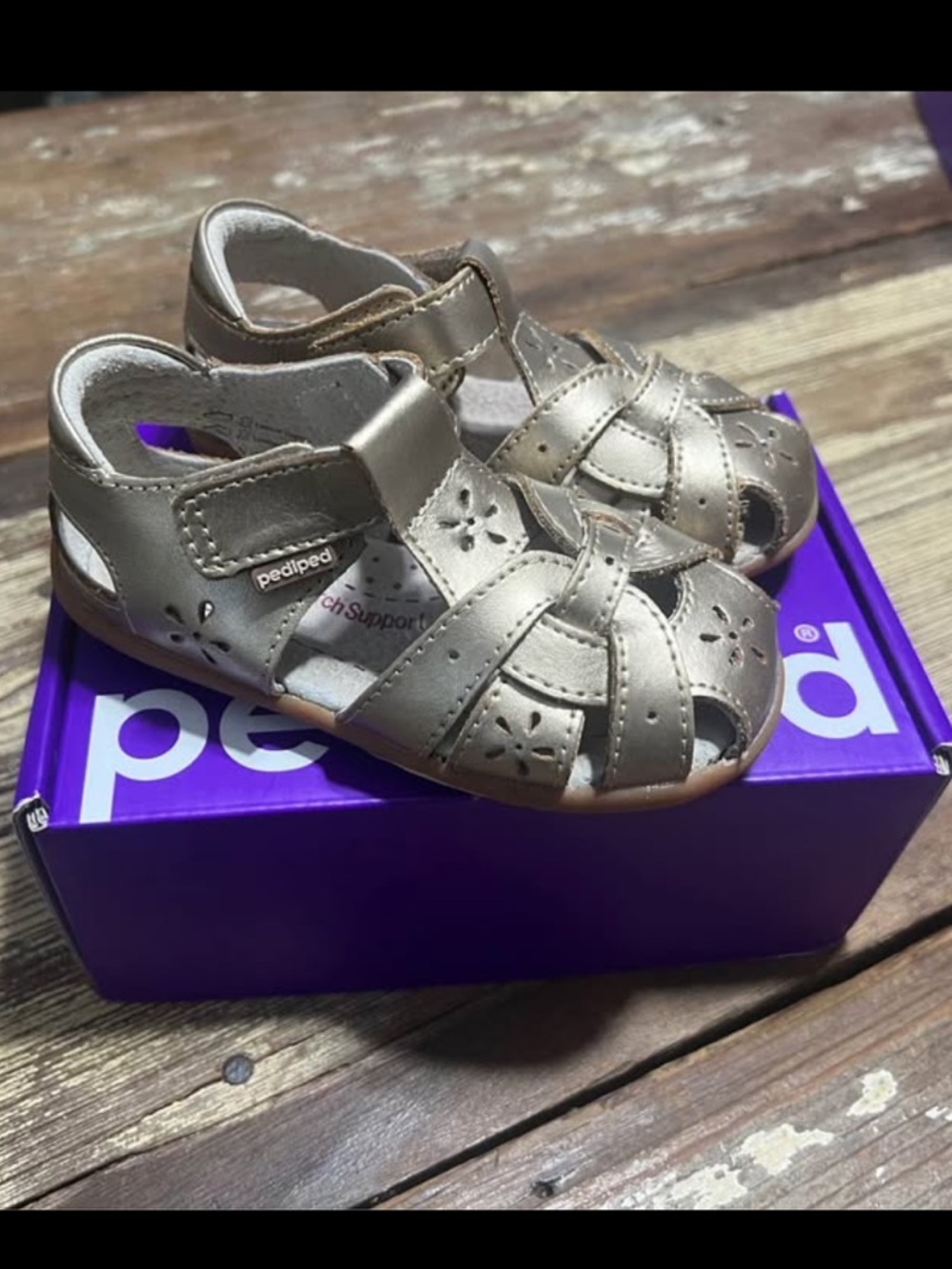 LIKE NEW IN BOX Toddler Girls' Sandals
Pediped NIKKI champagne shoes in size 7